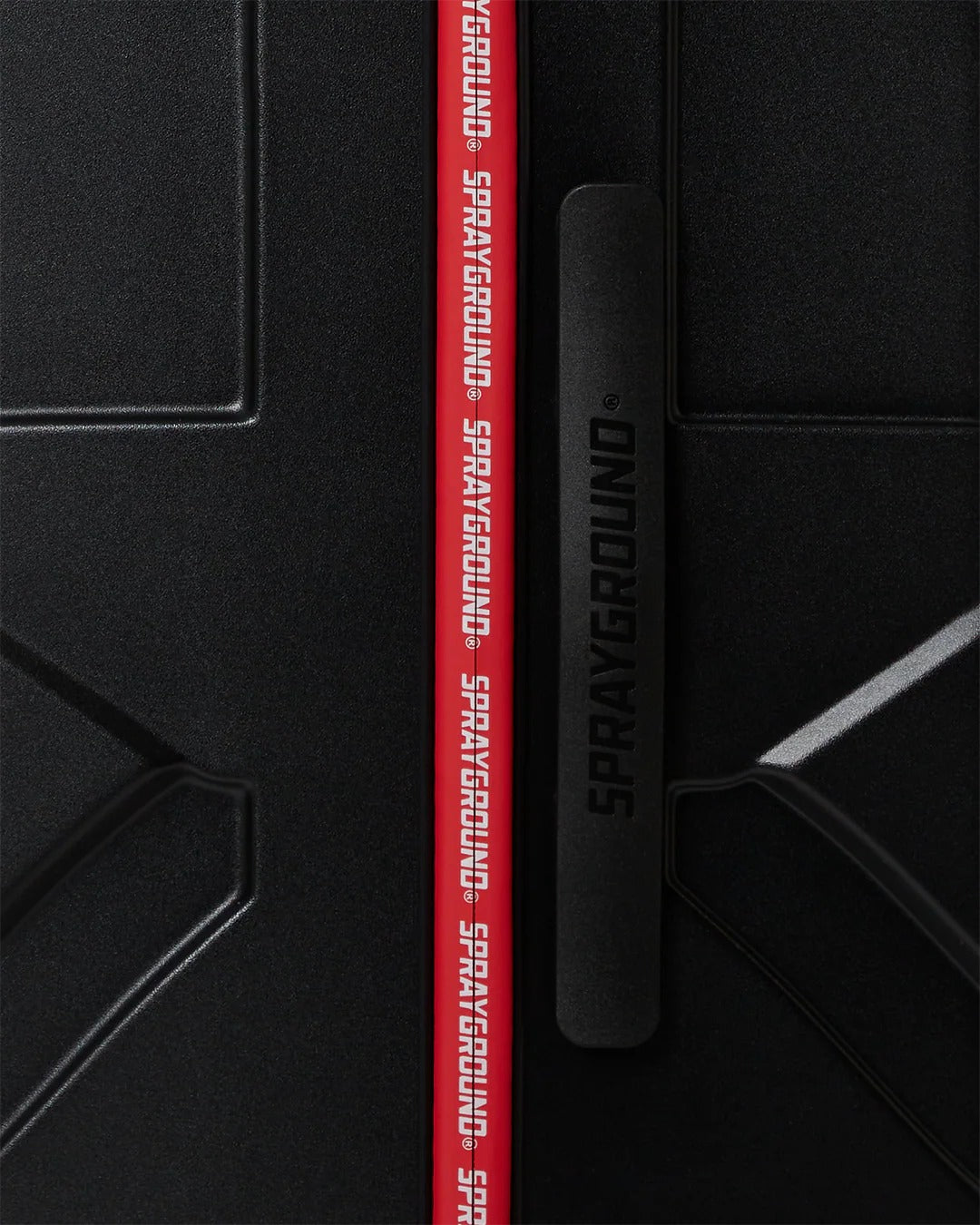 PRINTED ZIPPER SHARK FULL-SIZE LUGGAGE