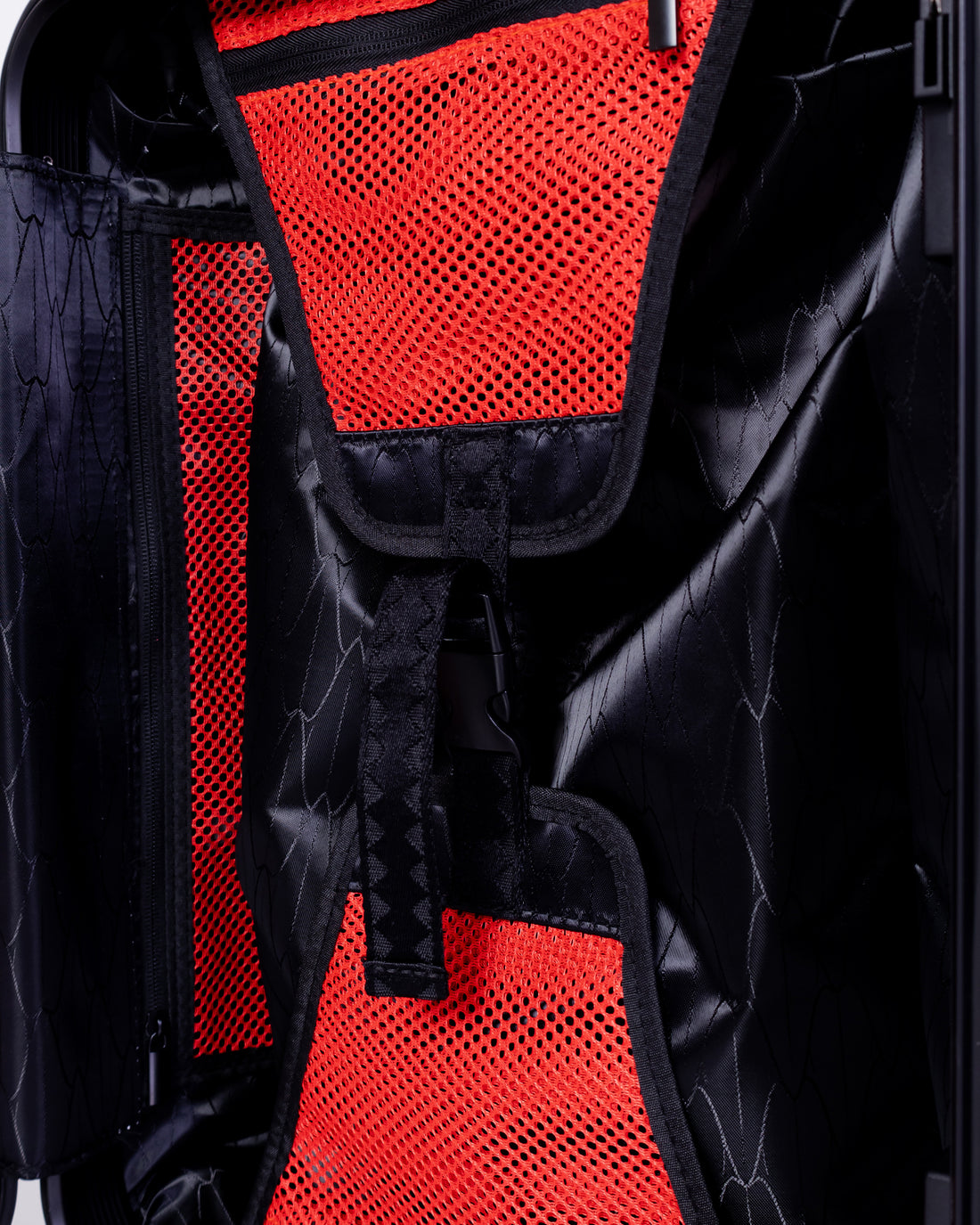 Mold Ed Black Carry-on Luggage 910cl169nsz