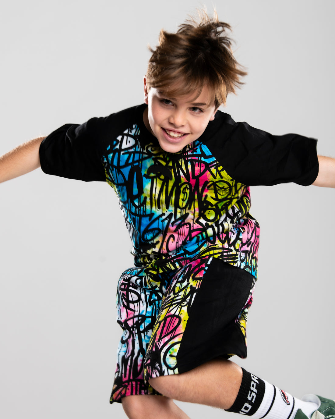 STREET ART RAGLAN T-SHIRT