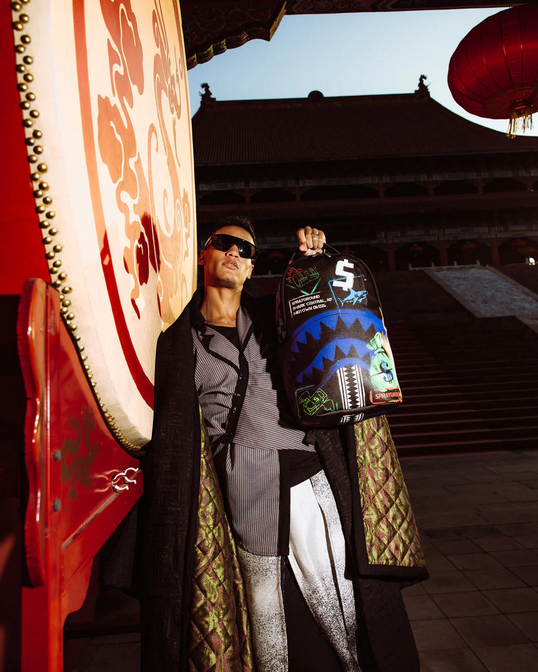 SHARK CENTRAL STENCILS- BLACK DLXSV BACKPACK