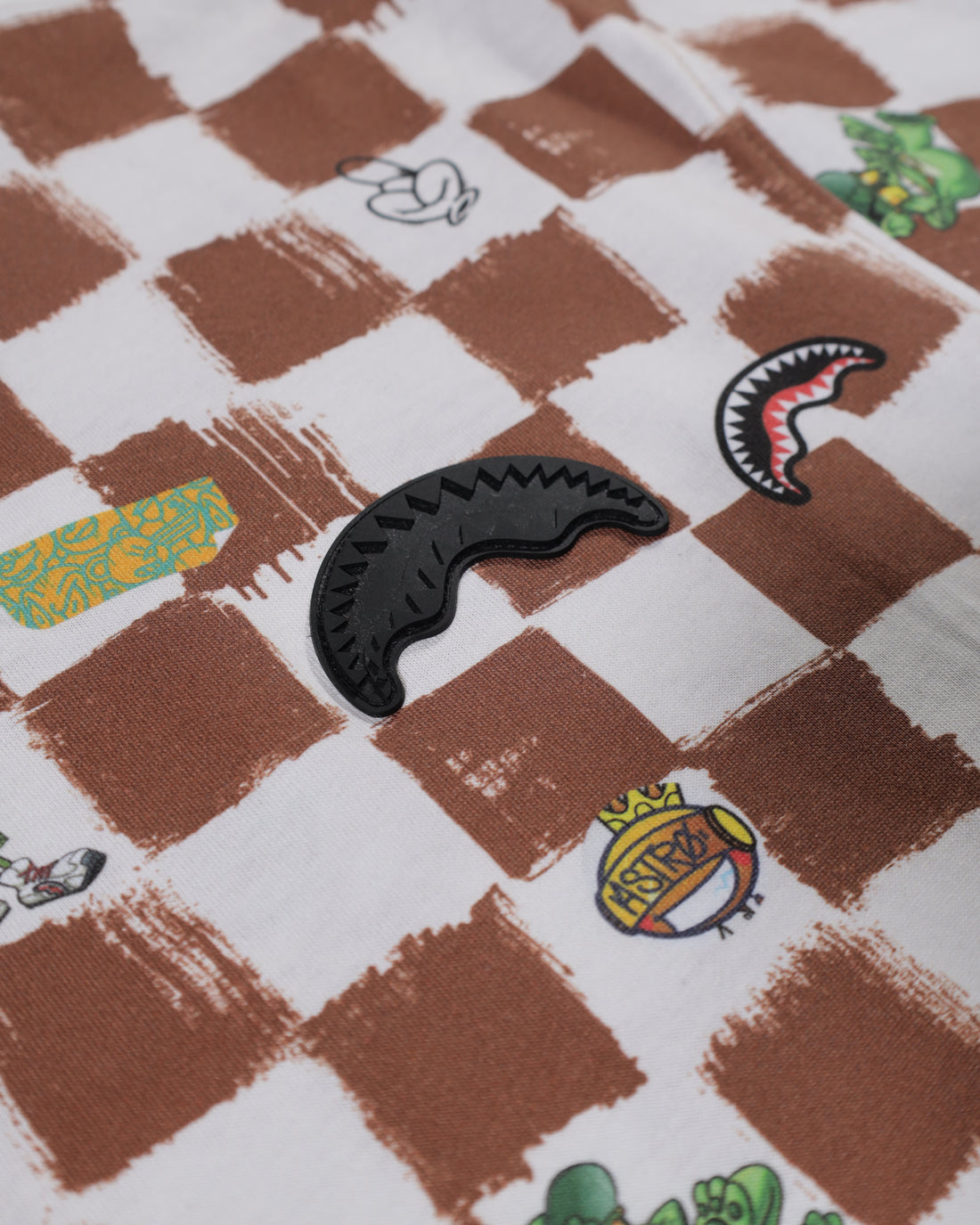 VANQUISH CHARACTERS OVER T-SHIRT