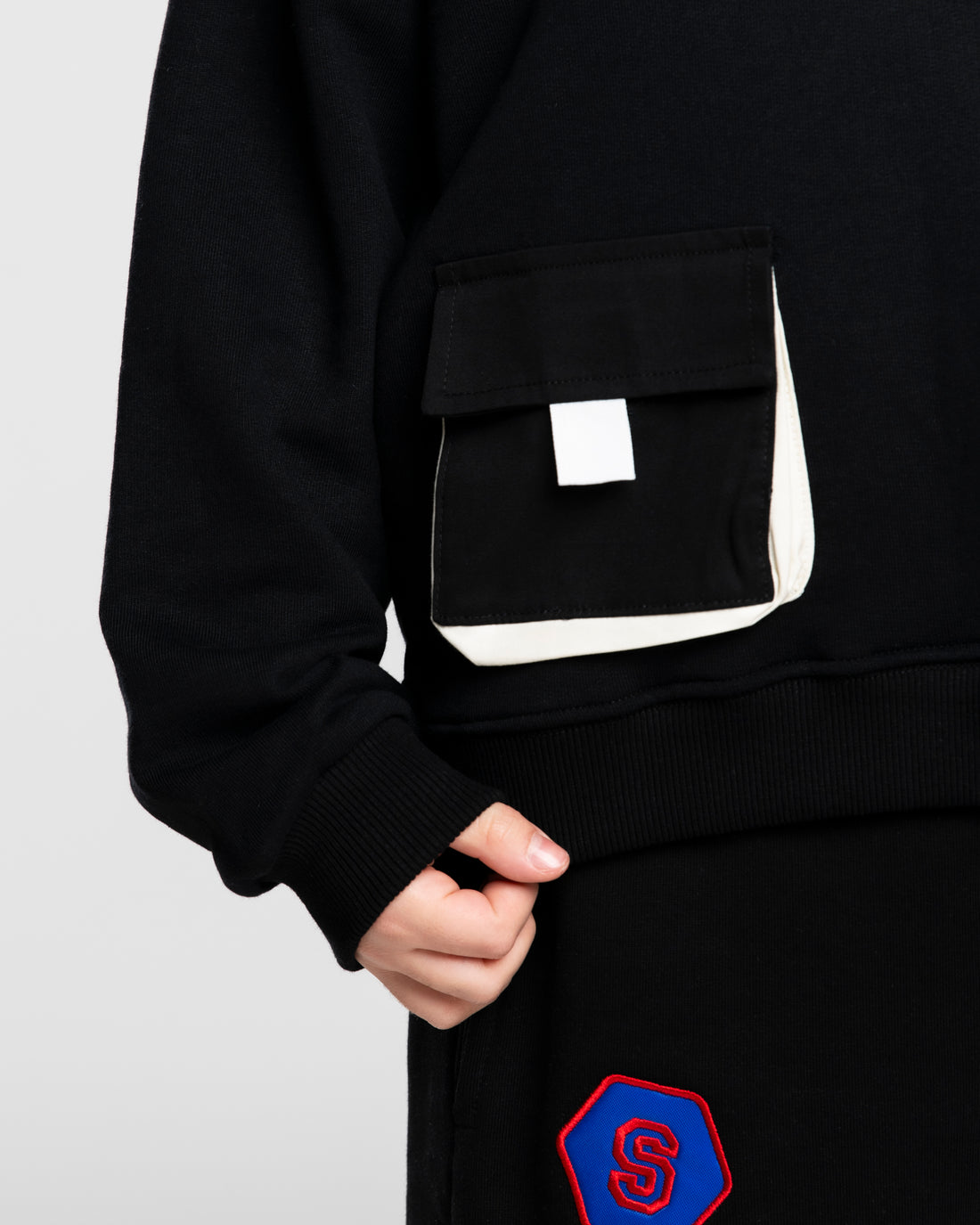 BASIC NO BASIC OVER CREWNECK