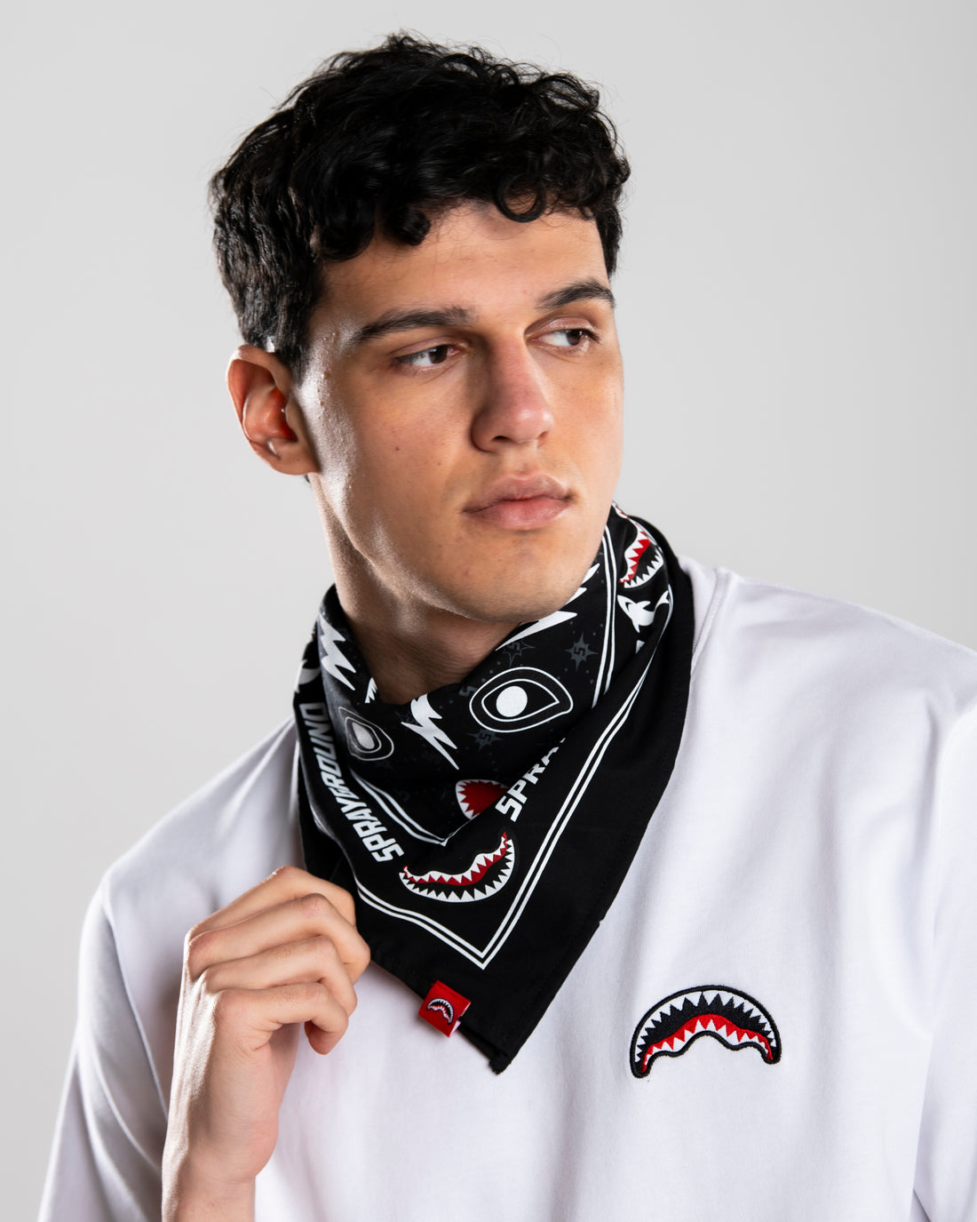 BLACK BANDANA - REGULAR WHITE T-SHIRT