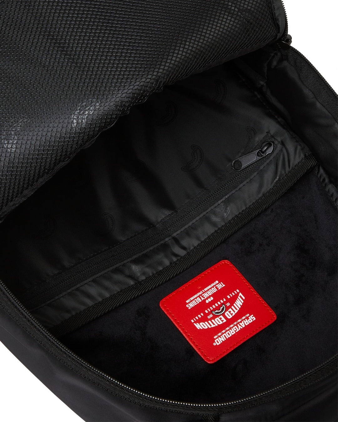 SHARK CENTRAL NYLON BLACK PINK