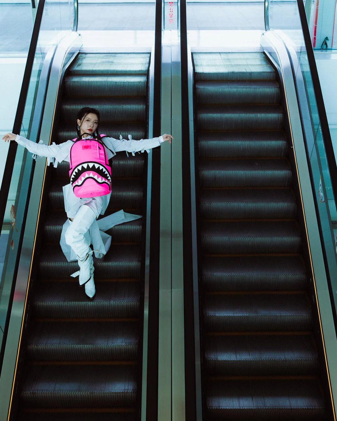 SHARK CENTRAL NYLON HOT PINK