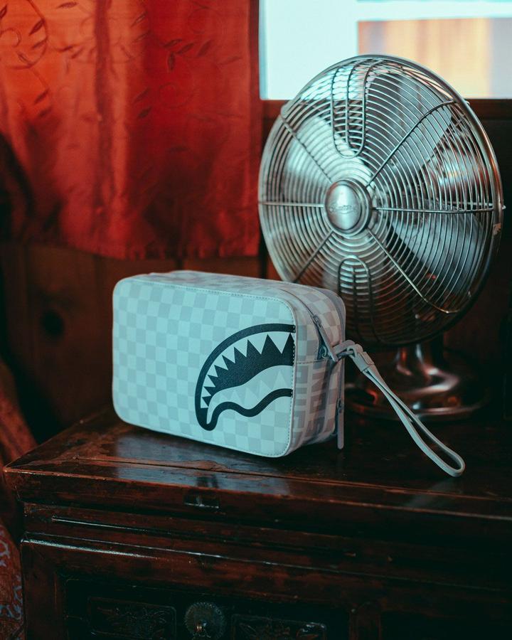 Split Mean And Clean Toiletry Bag  910b4067nsz