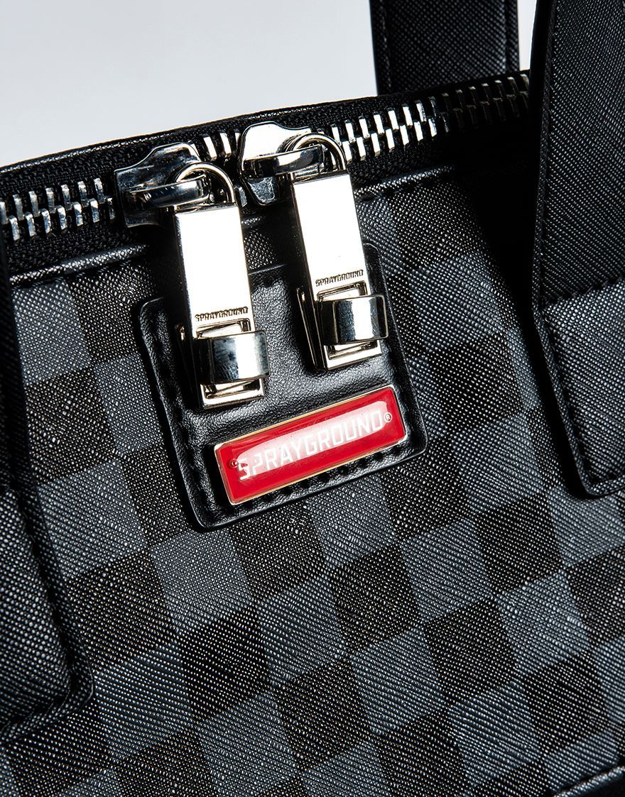 Travelcase Shark In Paris