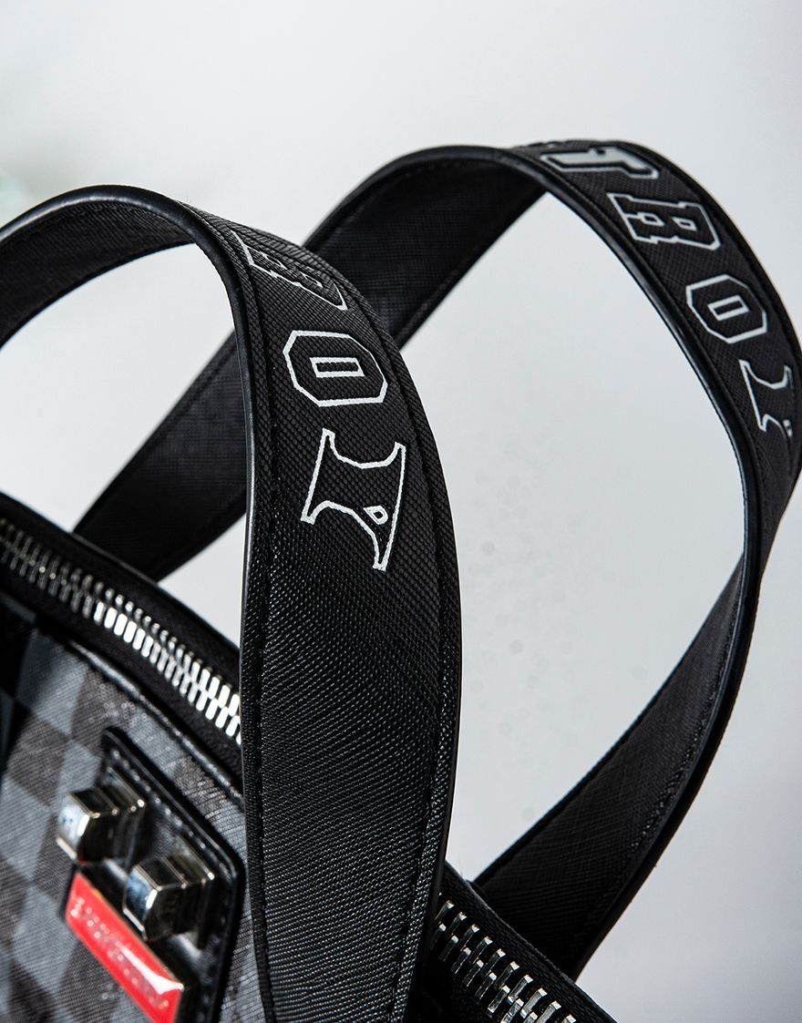 Travelcase Shark In Paris