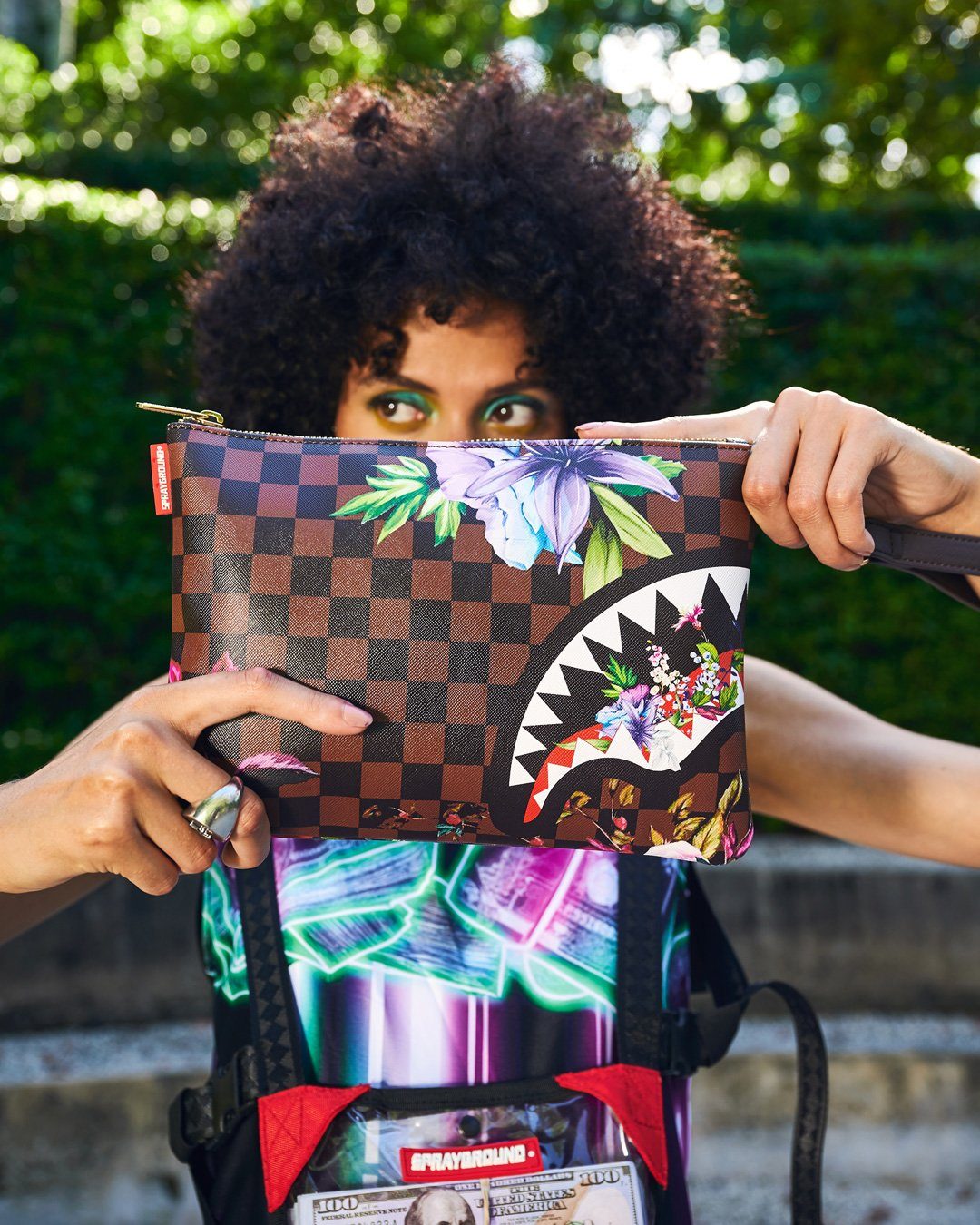 Sprayground Pochette GARDEN OF SHARKS CROSSOVER CLUTCH Multicolor