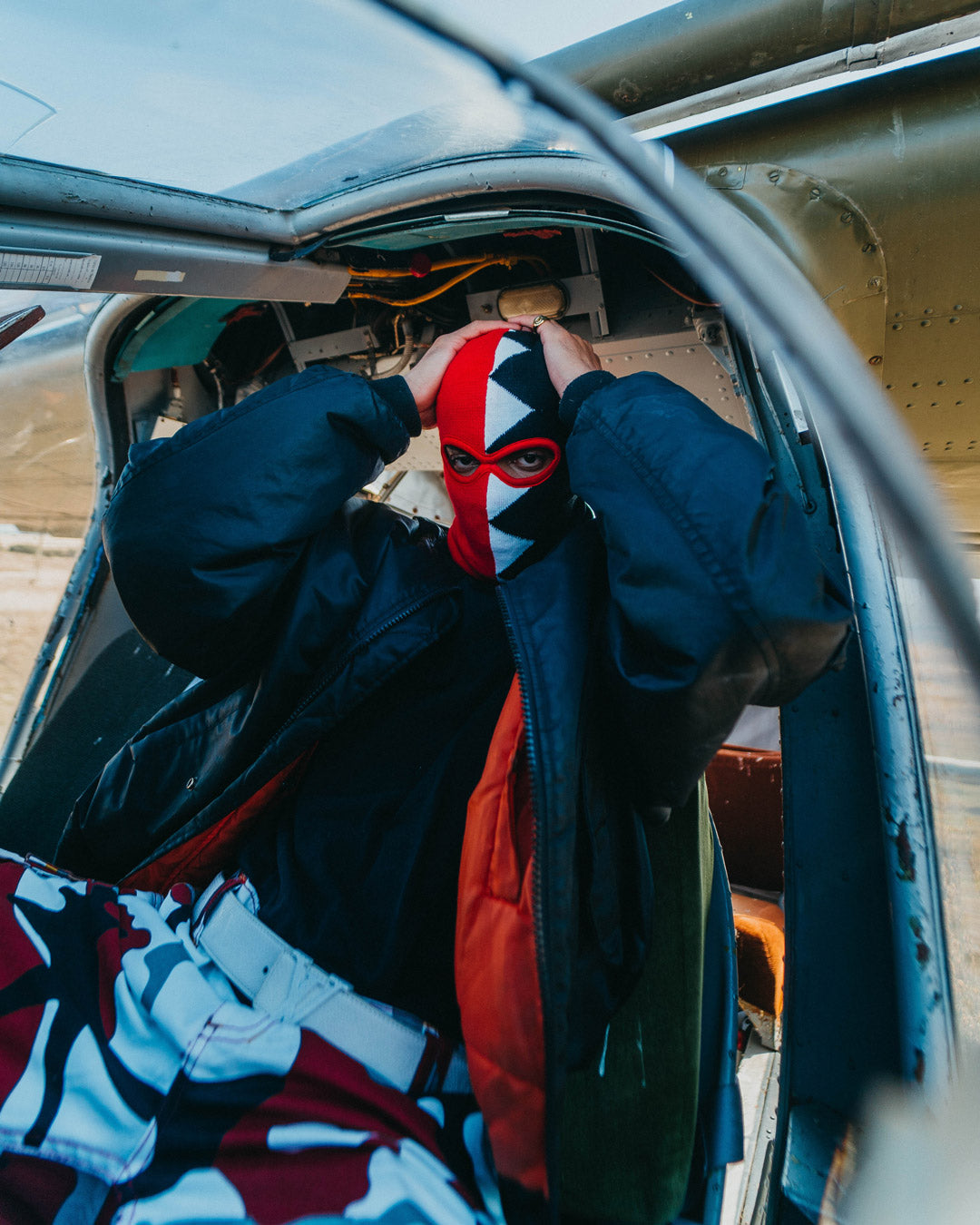 Vertical Shark Eye Ski Mask  910hw340nsz