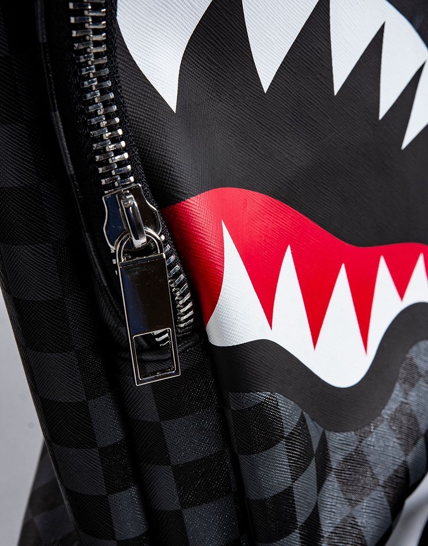 Travelcase Shark In Paris